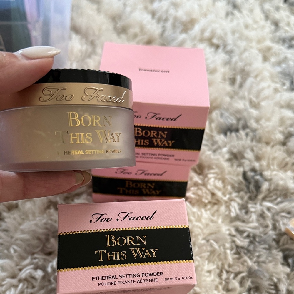 Too Faced Born This Way Setting Powder in translucent